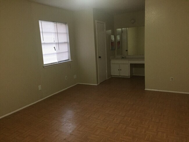 Building Photo - Great Rental!
