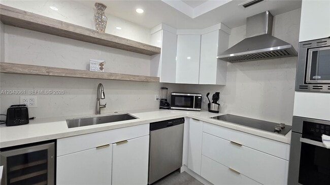 Building Photo - 4001 S Ocean Dr