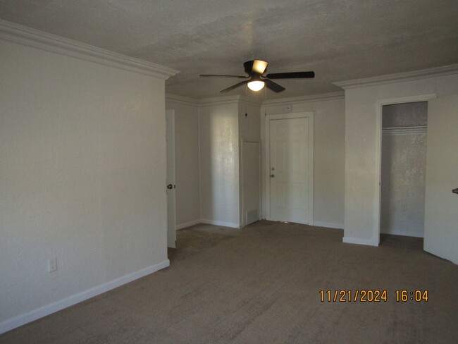 Building Photo - 5 Bedrooms. Newly renovated! $200 off firs...