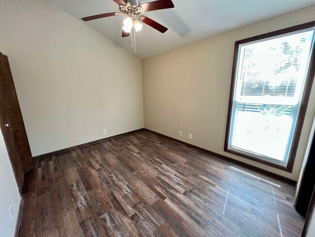 Building Photo - Cabin Style Home on Equestrian Farm *Priva...