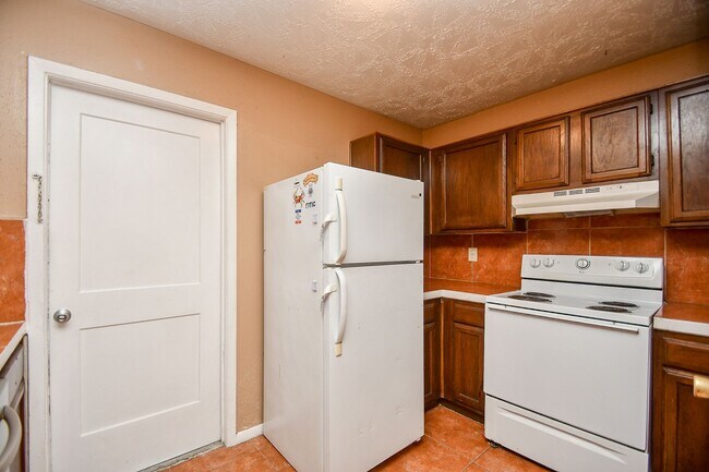 Building Photo - Nice duplex is back on the market