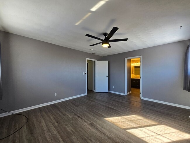 Building Photo - Spacious 5-Bedroom Family Home