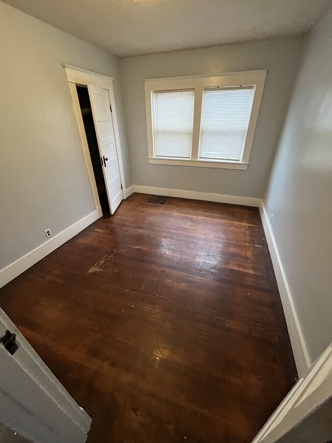 Building Photo - 735 W 3rd St