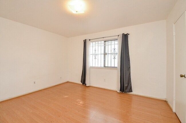 Building Photo - 1506 Wilshire Park Dr