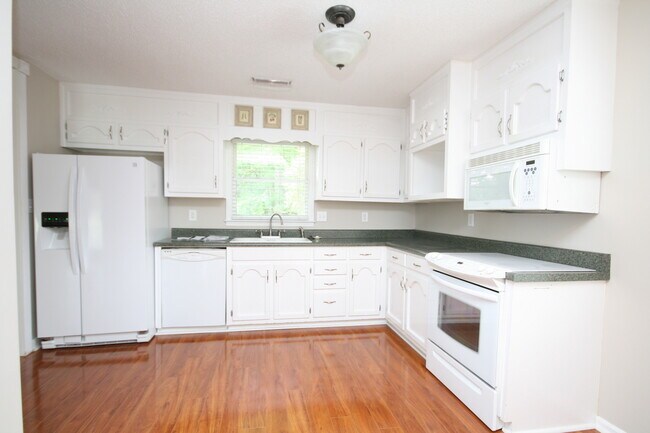 Building Photo - 132 Bibb Dr