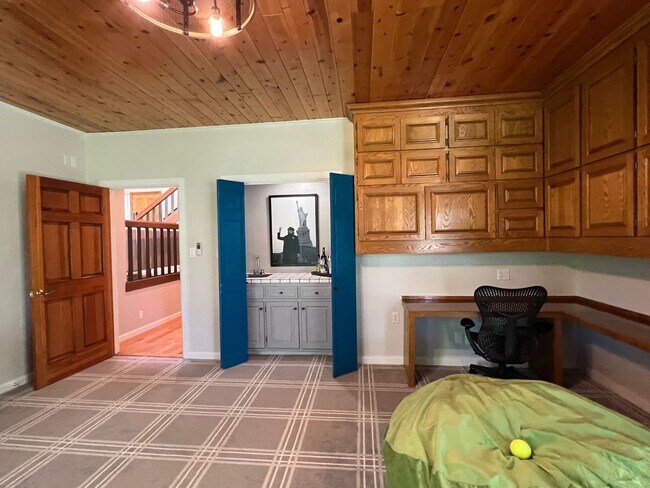 Building Photo - Gorgeous Lakeridge Shores Home Available Now