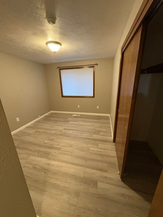 Building Photo - Beautifully Updated Single-Level Home with Fireplace & Garage