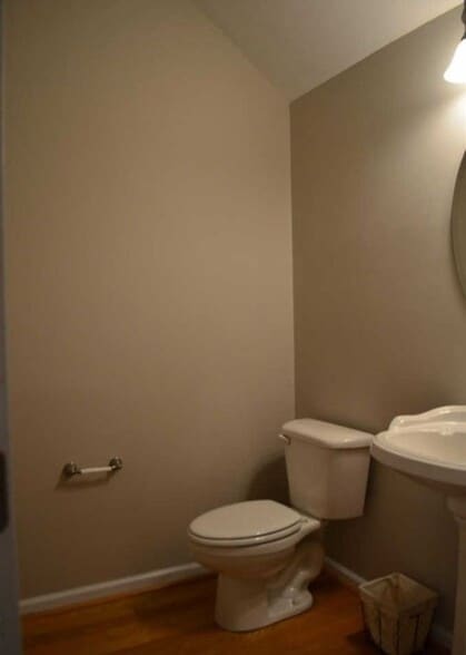 powder room - 144 Lincoln St