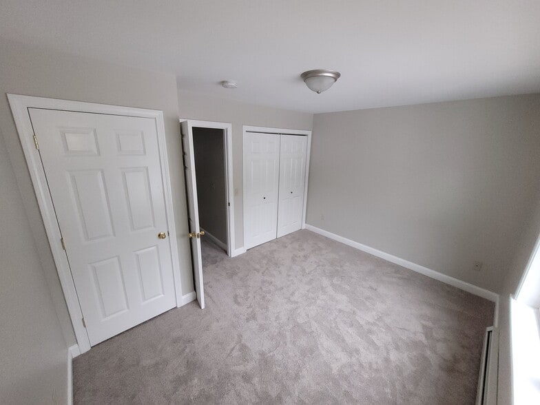 Building Photo - 10 Tourmaline Dr