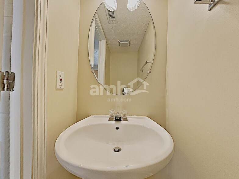 Building Photo - 836 Windcroft Cir NW