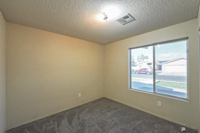 Building Photo - 643 13th St