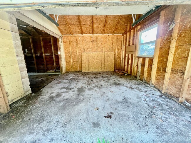 Building Photo - 1715 S Kimbrough Ave