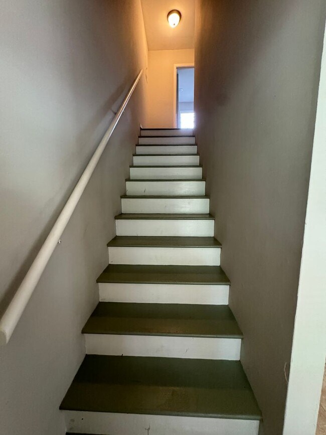 Building Photo - Excellent Location!  3 Bed 2.5 Bath Townhouse!