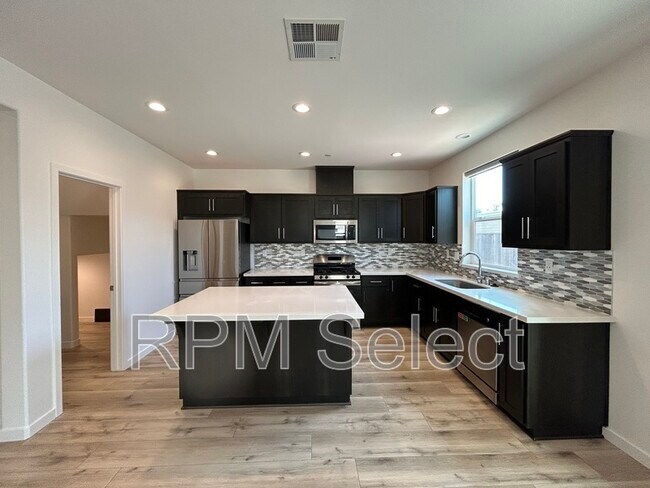 Building Photo - 1356 Jamboree Dr