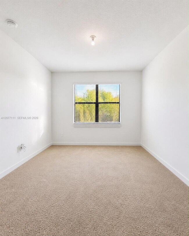 Building Photo - 8740 SW Kanner Oaks Dr