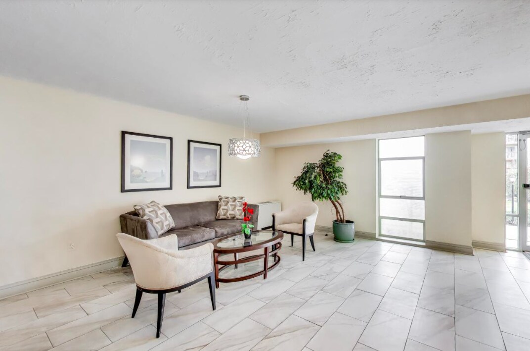 Building Photo - 7420 Lakeview Dr