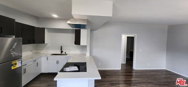 Building Photo - 101 Catamaran St