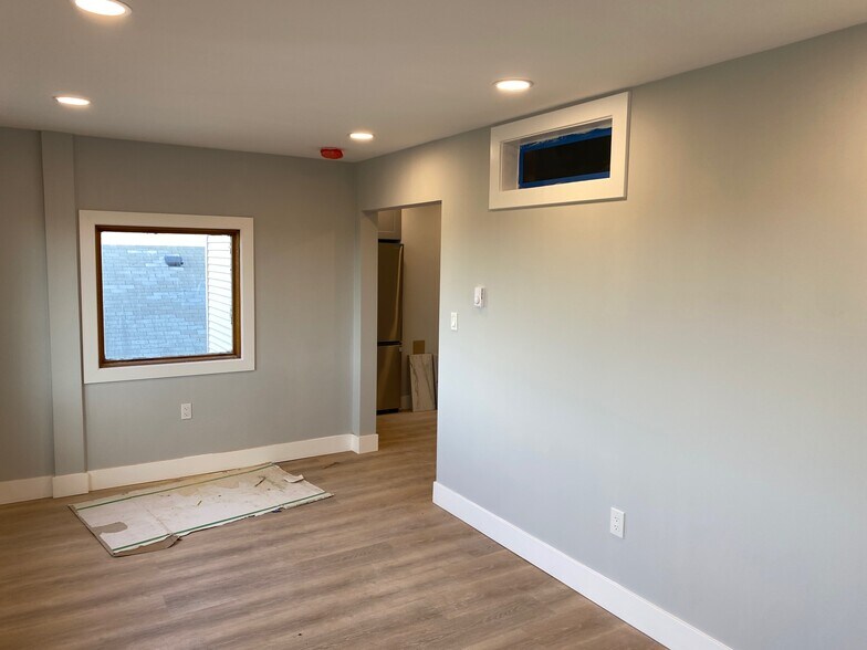 Building Photo - 31 Faywood Ave