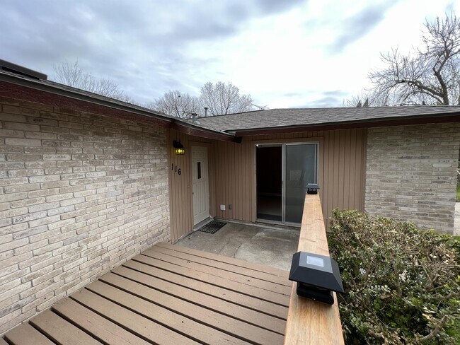 Building Photo - 116 Meadow Lark