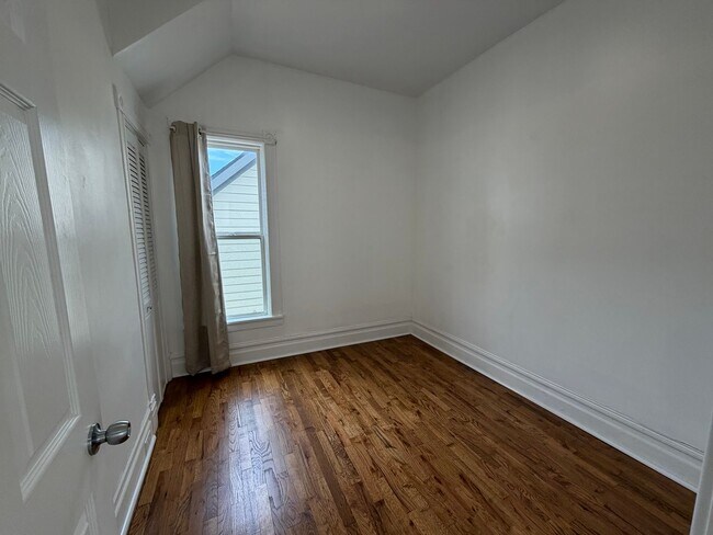 Building Photo - 4 Bedroom updated home in Grand Rapids