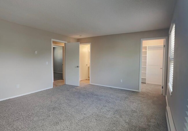 Building Photo - 10964 Elm Dr
