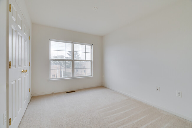 Secondary bedroom - 23176 Blackthorn Sq