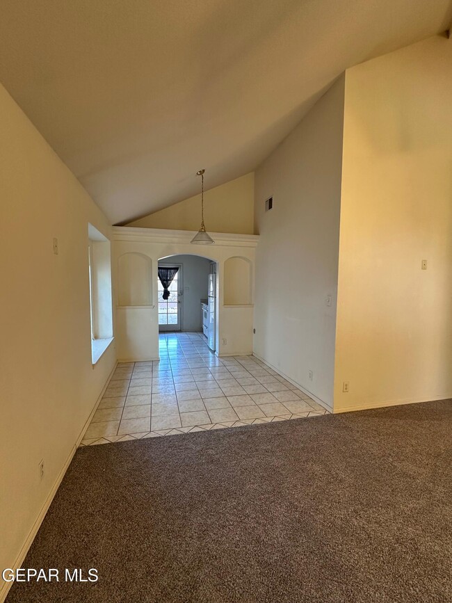 Building Photo - 380 Jardin Bello Ave