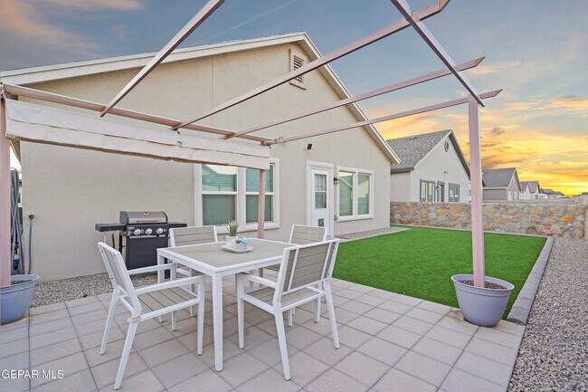 Building Photo - 12612 Don Norte St