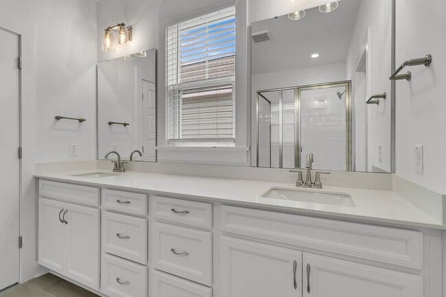 Building Photo - 110 Crimson St