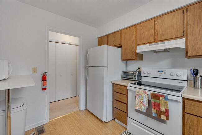 Building Photo - 2210 Wilshire Dr