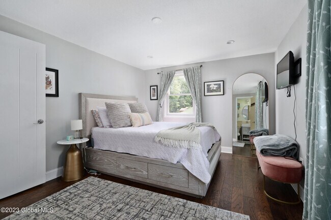 Building Photo - 1 Laurie Ln