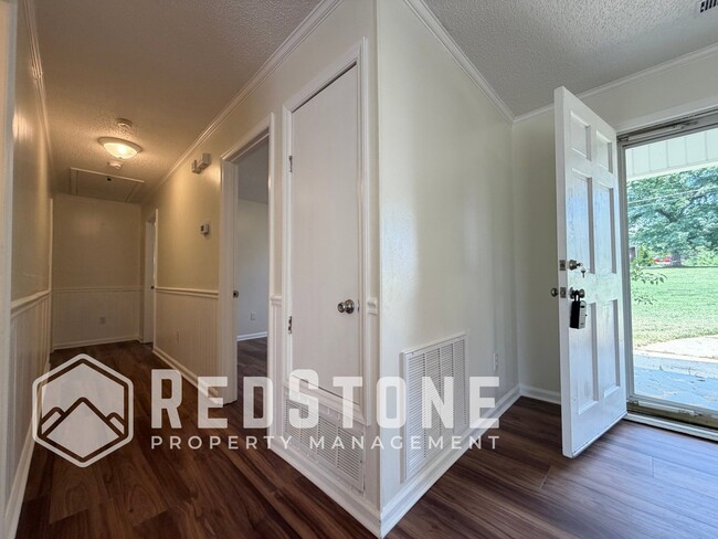 Building Photo - 3138 Whitesell Dr