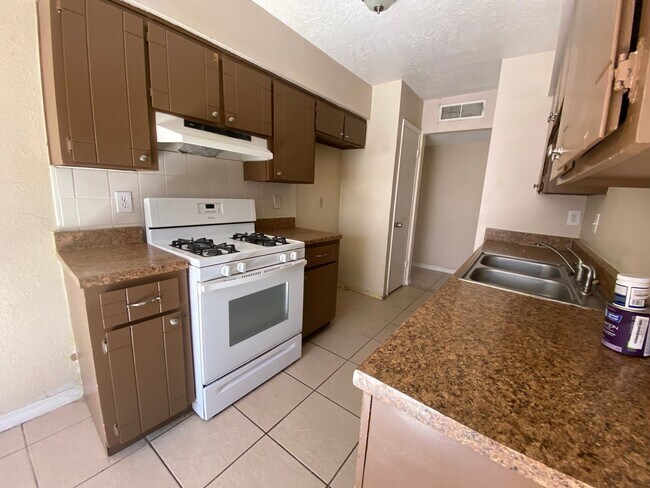 Building Photo - Northeast Home for Rent