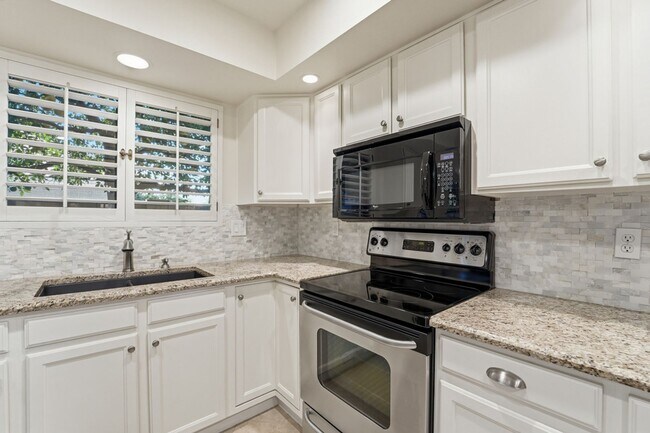 Building Photo - Beautiful 3 Bed/ 2.5 Bath Scottsdale Home I Near Kierland - Prime Location