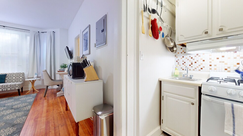 Building Photo - 1253 Beacon St