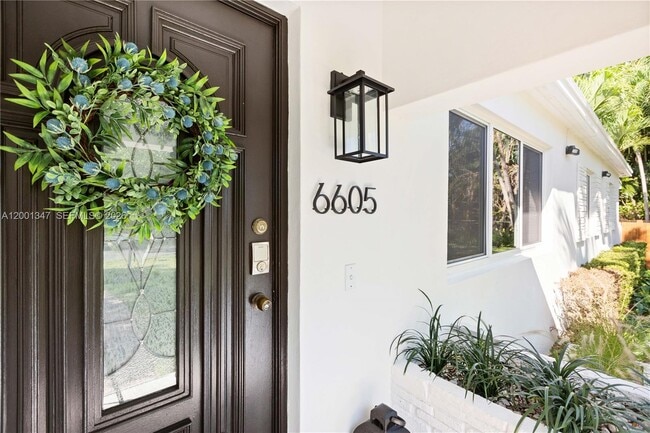 Building Photo - 6605 SW 61st St