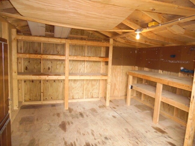 Building Photo - Great Curb Appeal, Location, and Price!