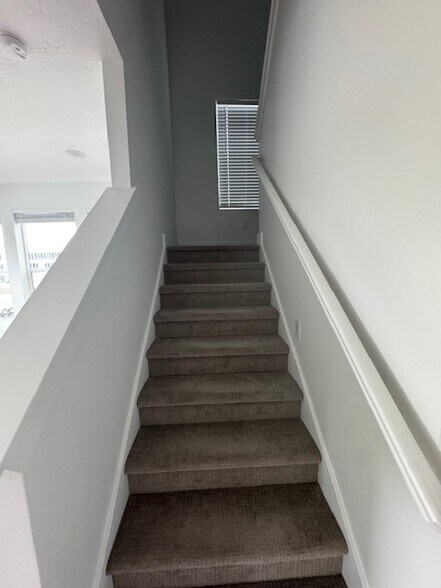 Building Photo - 188 1700 W