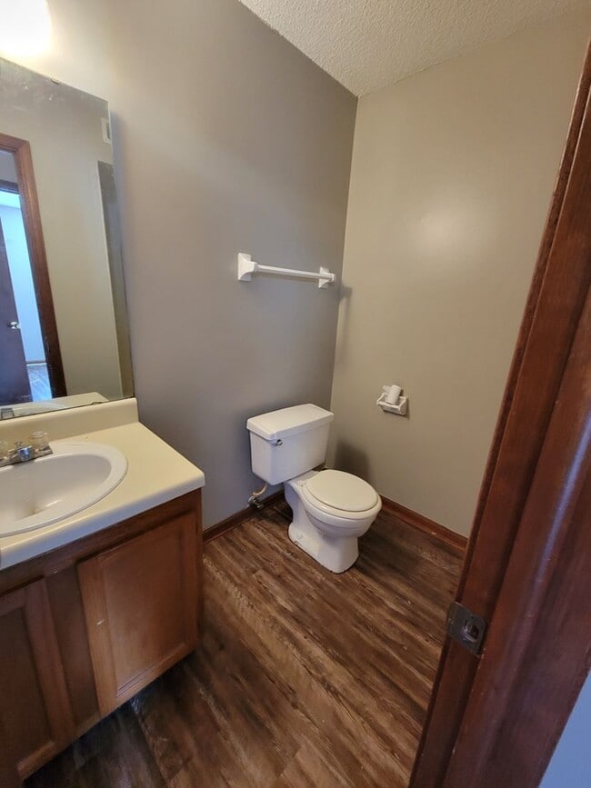 Building Photo - $1195 - 2/2 - Jefferson Square has receive...