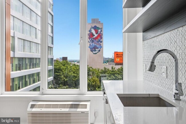 Building Photo - 1201 Vine St