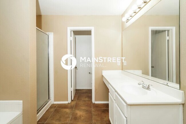 Building Photo - 3 Bedroom Pet-Friendly Home in Del Valle, TX with Main Street Renewal
