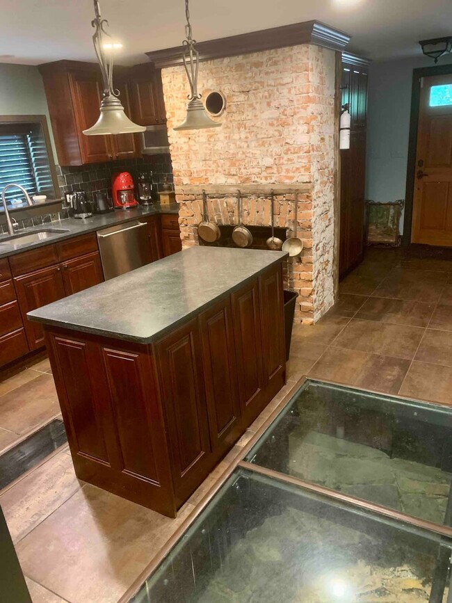 Building Photo - 15 Ferry St