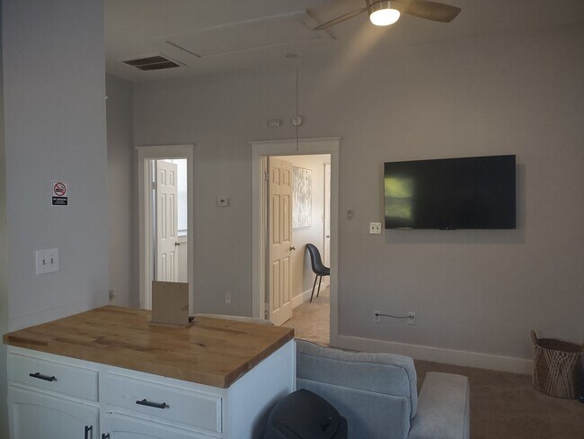 Building Photo - 1113 Olympia Ave