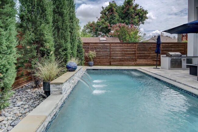 Building Photo - 5017 Milam St