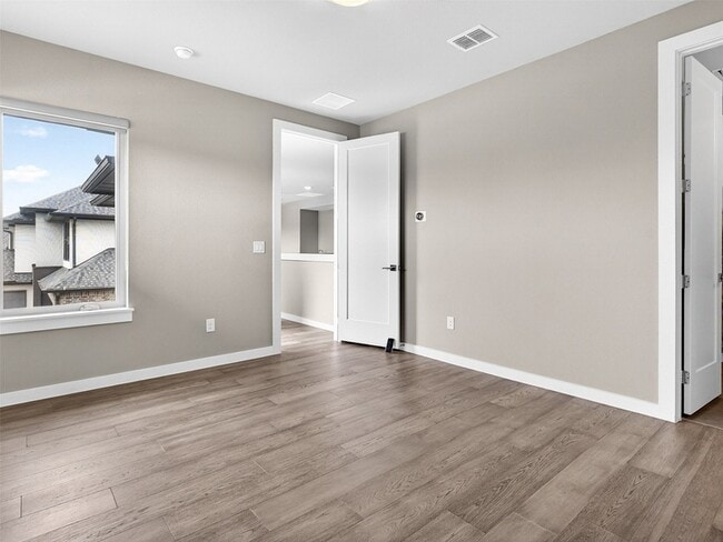 Building Photo - 470 Providence Dr