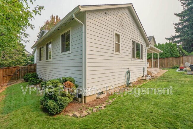 Building Photo - 1204 NE 89th Ave