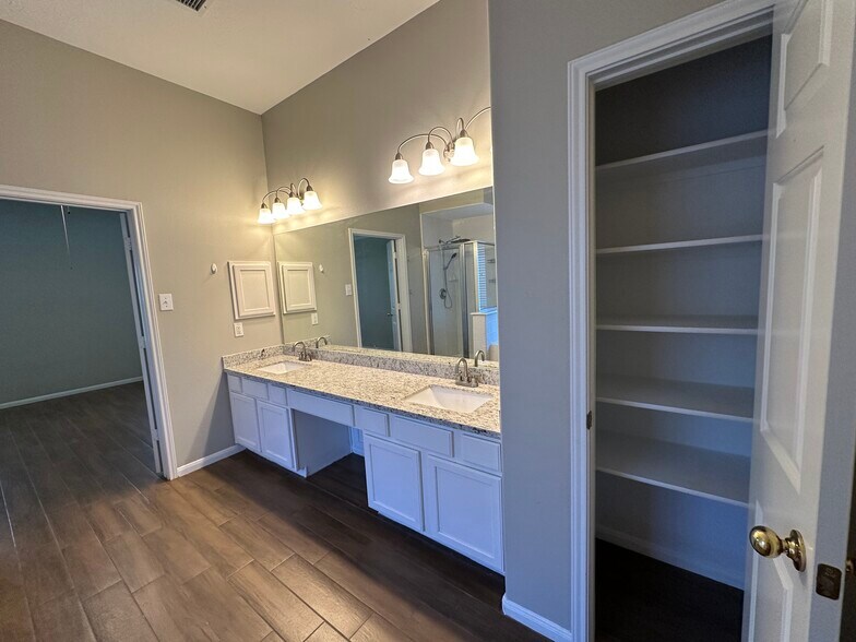 Building Photo - 18818 Harbor Key Cir