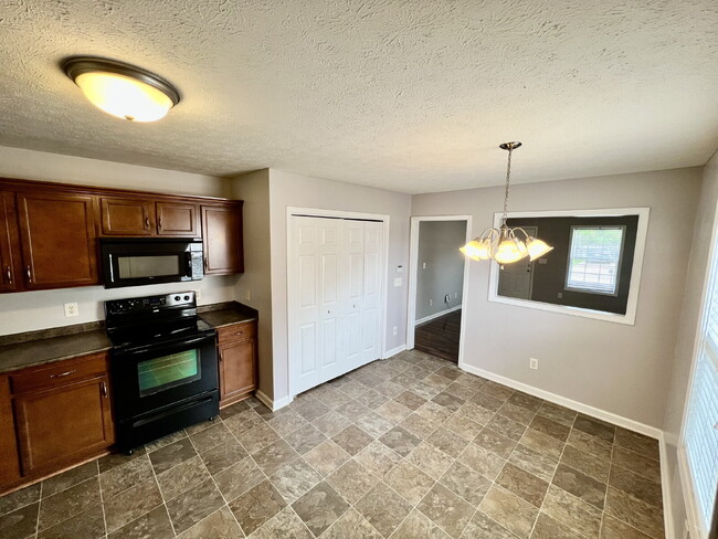 Building Photo - 2785 Russet Ridge Dr