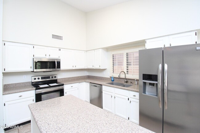 Building Photo - 4052 E Palo Brea Ln