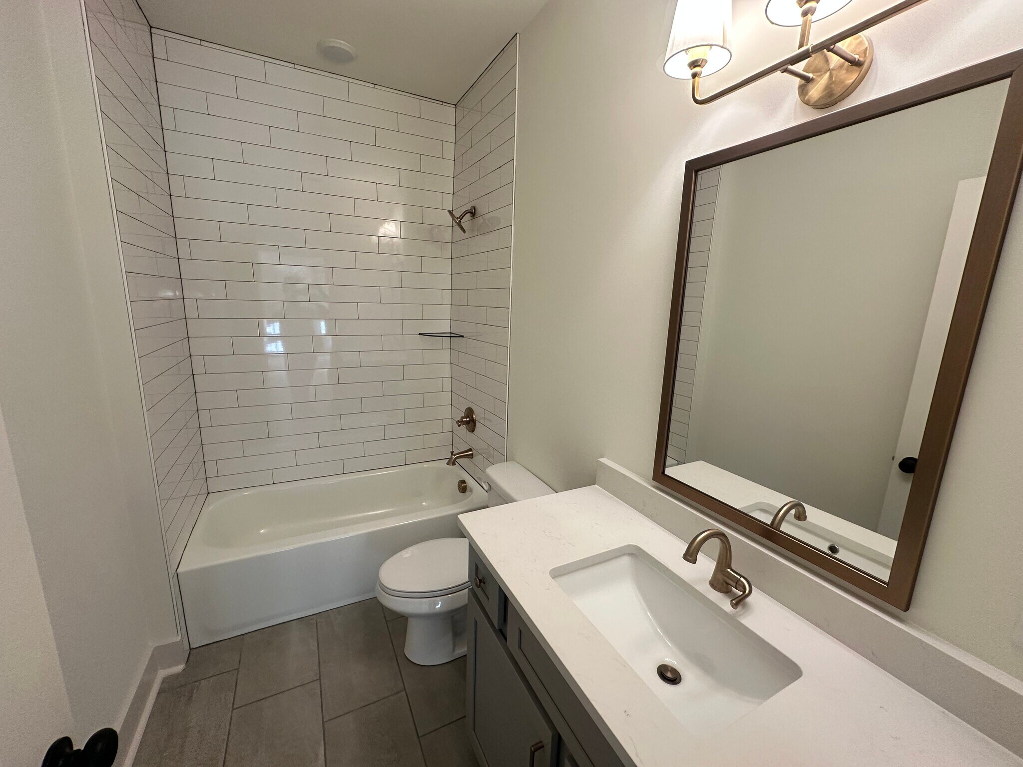 Building Photo - 402 Phillips Ave